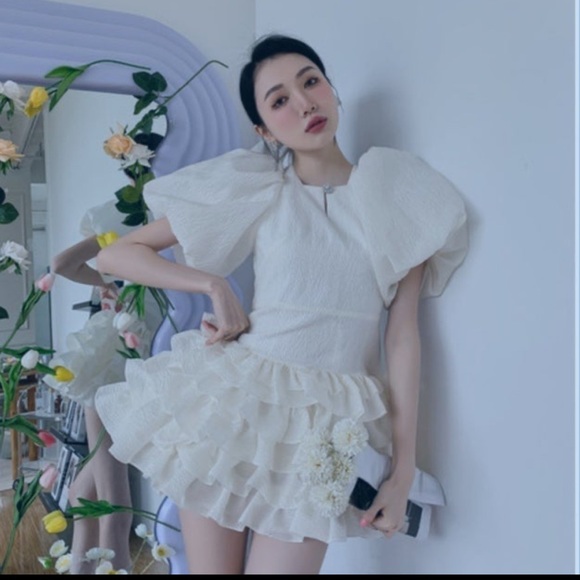 Elegant Cream Formal dress - Picture 2 of 5